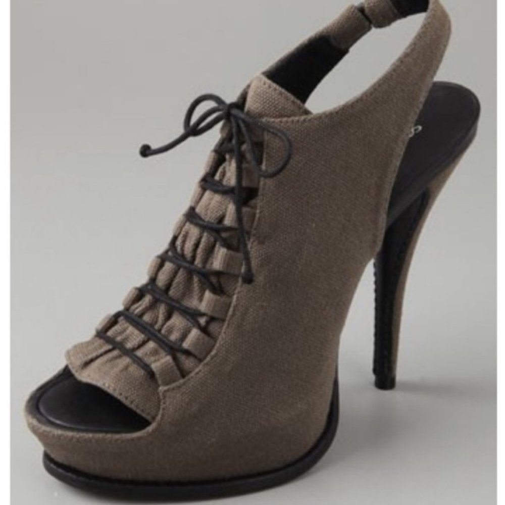 Elizabeth & James Platform "Euc" - image 1